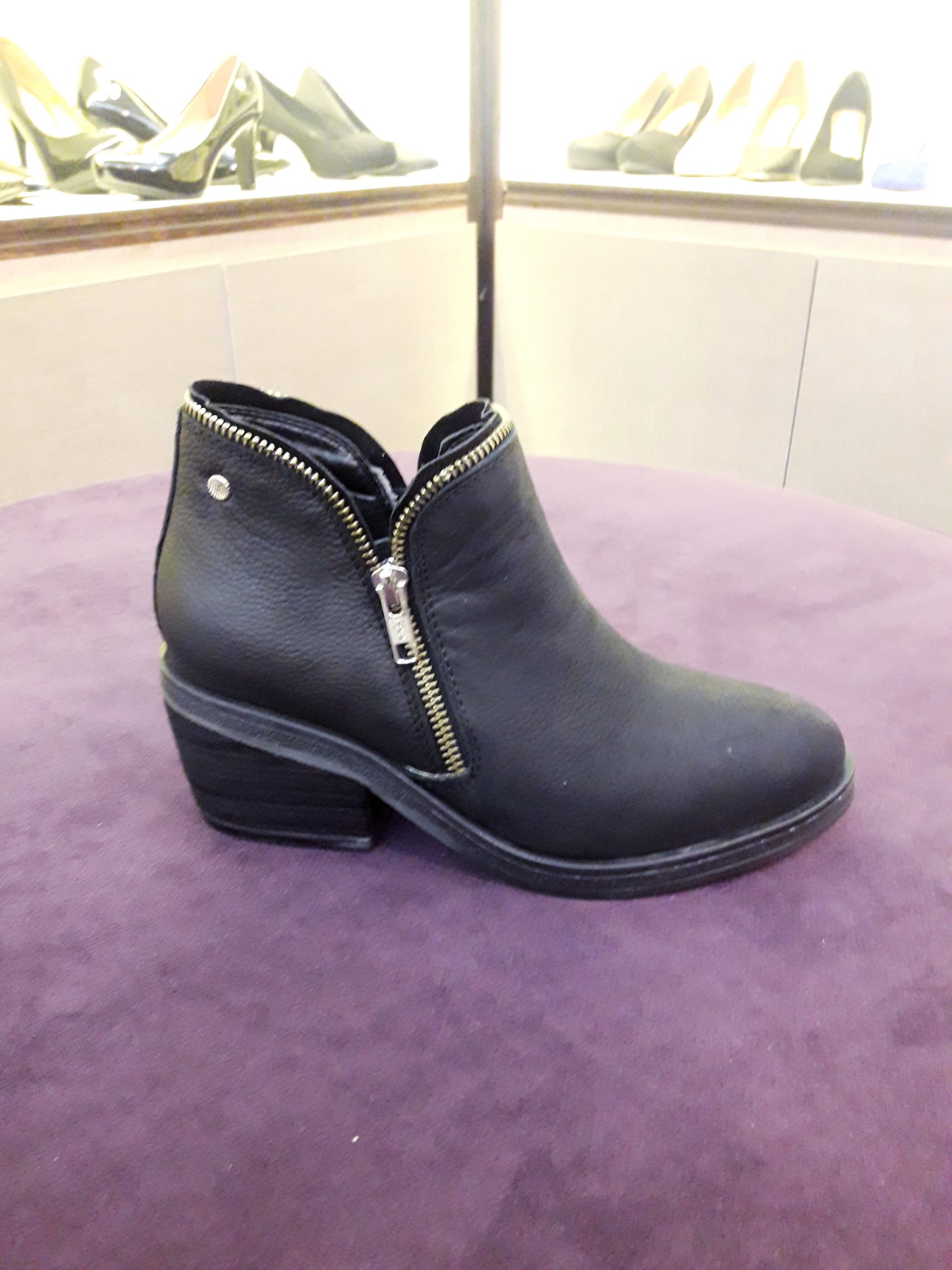 BOTA PARA MUJER. CUERO TACO FOLIA Y DOBLE CIERRE. - SAMPER CALZADOS
