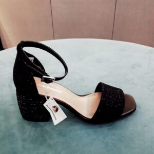 Sandalia taco 5 cm charol negro. Tiras cruzadas.- SAMPER CALZADOS