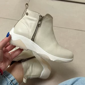 Bota Vemmas modelo Kabia.-