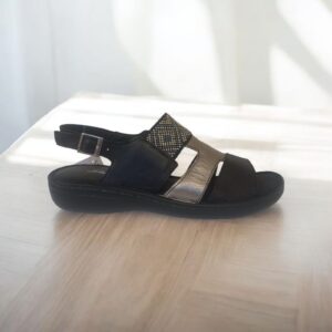 Sandalia  marca ByB modelo 3015.