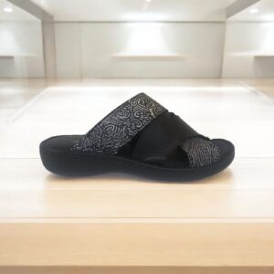 Sandalia  marca ByB modelo 1526.