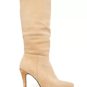 Bota Carmella modelo 9226.-