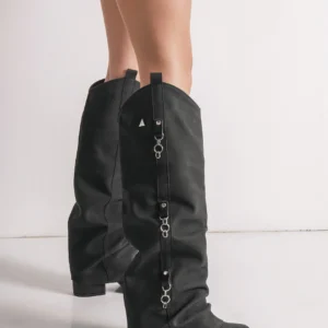 Bota  Araquina modelo Tread.-