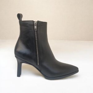 Bota Dianna modelo 6430.
